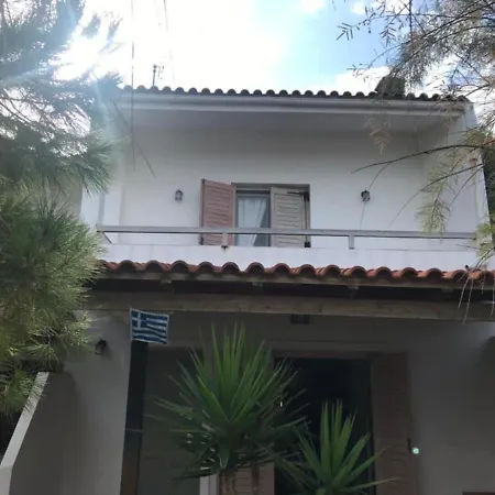Captivating 4-Bed House In Xylokastro Prázdninový dům Melíssion